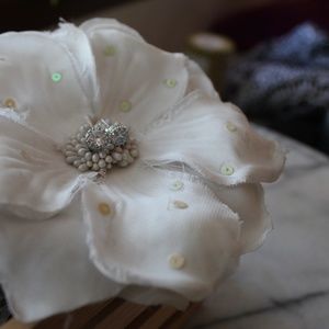 Crown setting CZ stud earrings - Sterling Silver